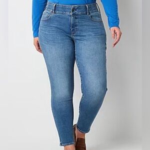 EUC a.n.a Womens Skinny Fit Jean